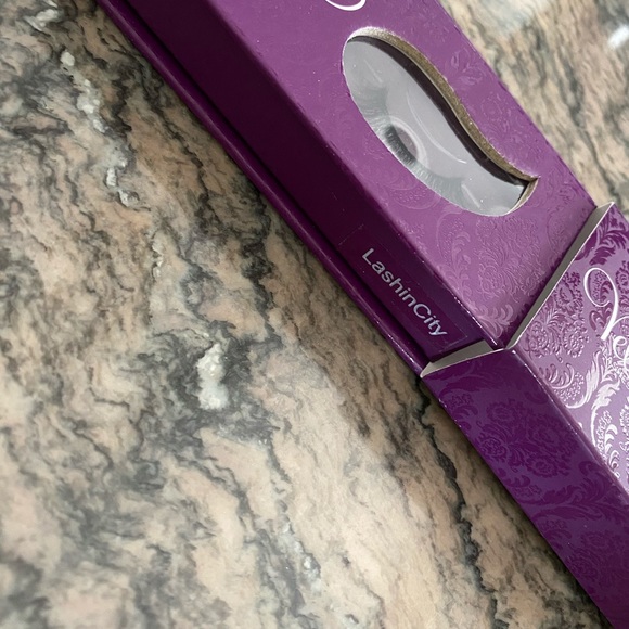 Velour Lashes - Picture 5 of 5